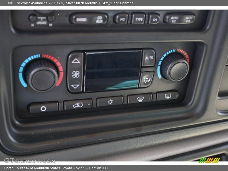 Silver Birch Metallic / Gray/Dark Charcoal 2006 Chevrolet Avalanche Z71 4x4