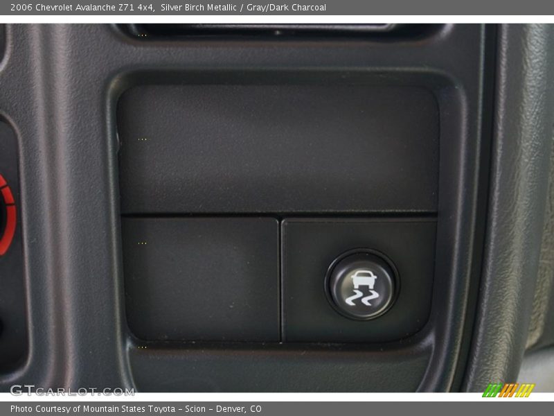 Silver Birch Metallic / Gray/Dark Charcoal 2006 Chevrolet Avalanche Z71 4x4