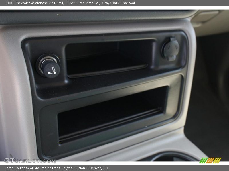Silver Birch Metallic / Gray/Dark Charcoal 2006 Chevrolet Avalanche Z71 4x4