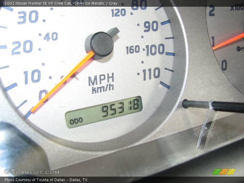 Silver Ice Metallic / Gray 2001 Nissan Frontier SE V6 Crew Cab