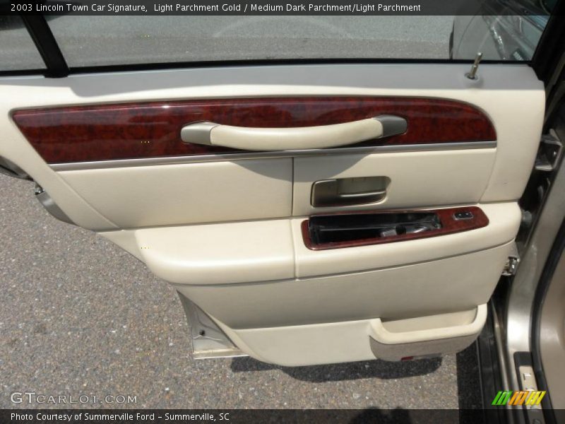 Light Parchment Gold / Medium Dark Parchment/Light Parchment 2003 Lincoln Town Car Signature