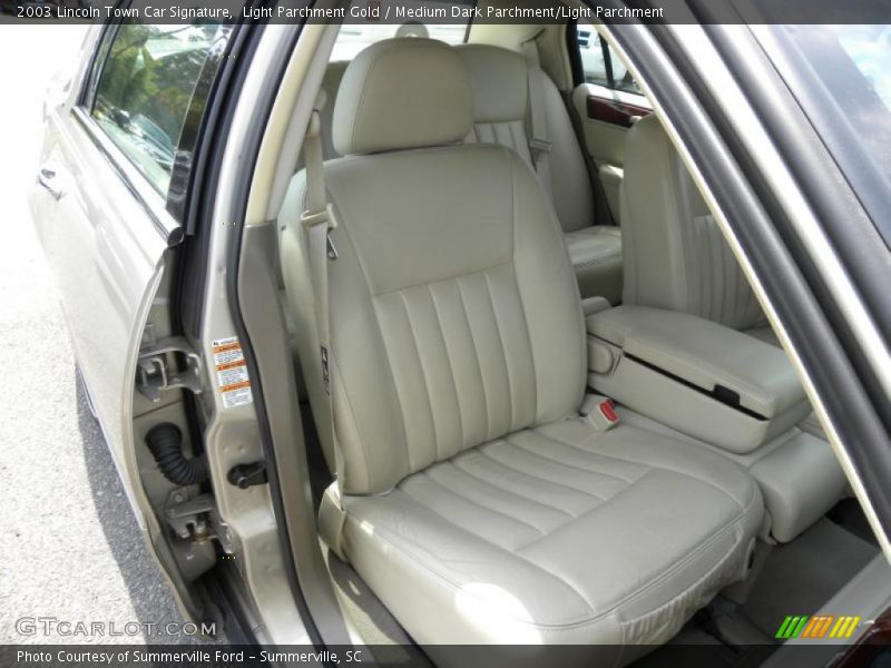 Light Parchment Gold / Medium Dark Parchment/Light Parchment 2003 Lincoln Town Car Signature