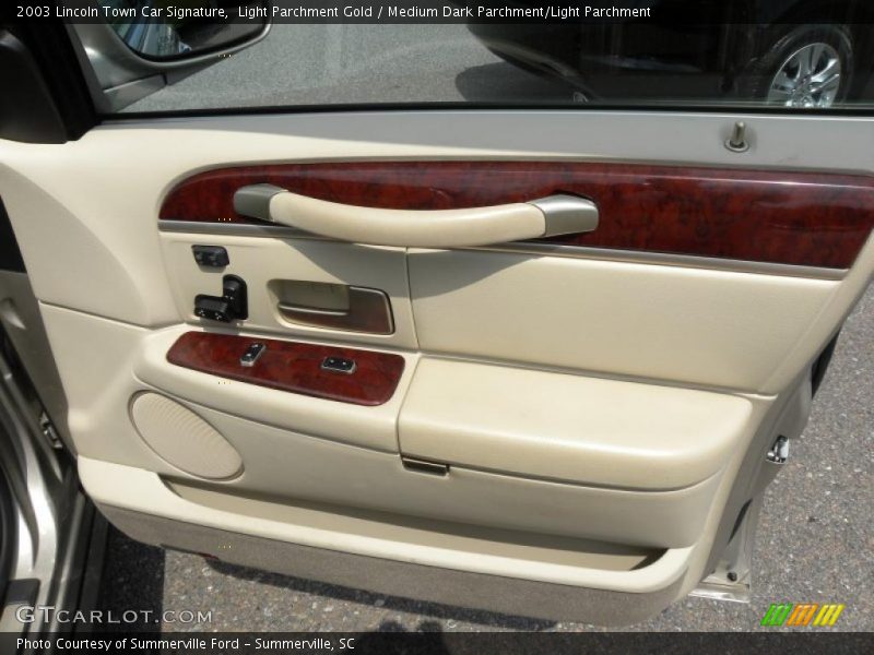Light Parchment Gold / Medium Dark Parchment/Light Parchment 2003 Lincoln Town Car Signature