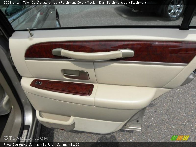Light Parchment Gold / Medium Dark Parchment/Light Parchment 2003 Lincoln Town Car Signature