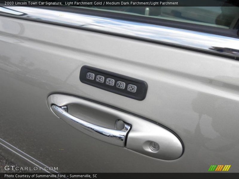 Light Parchment Gold / Medium Dark Parchment/Light Parchment 2003 Lincoln Town Car Signature