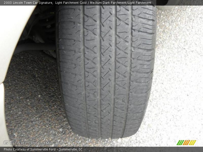 Light Parchment Gold / Medium Dark Parchment/Light Parchment 2003 Lincoln Town Car Signature