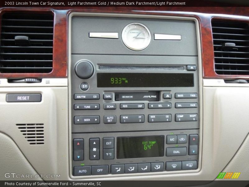 Light Parchment Gold / Medium Dark Parchment/Light Parchment 2003 Lincoln Town Car Signature