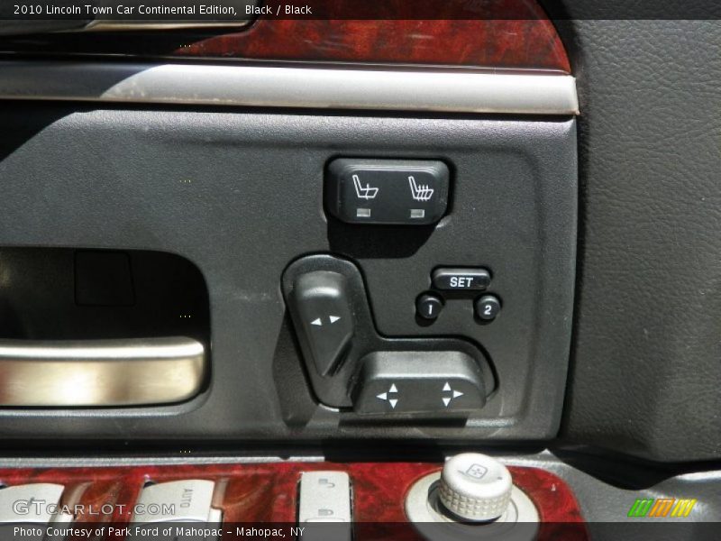 Controls of 2010 Town Car Continental Edition