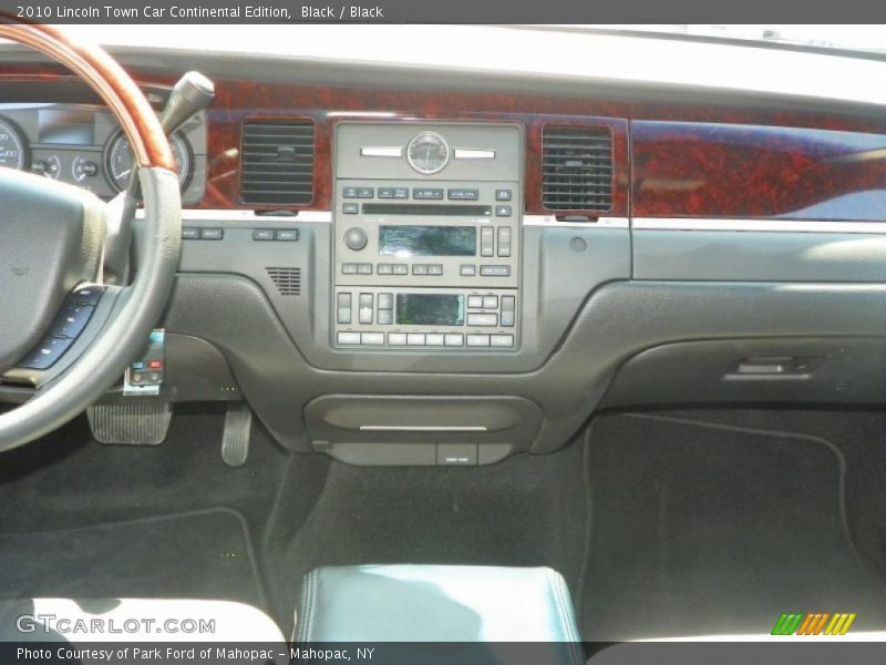 Black / Black 2010 Lincoln Town Car Continental Edition