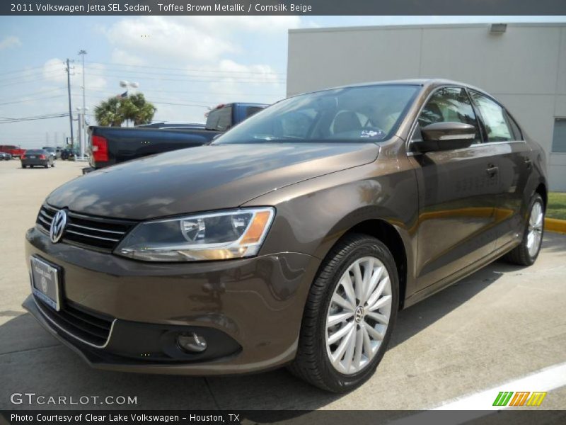 Toffee Brown Metallic / Cornsilk Beige 2011 Volkswagen Jetta SEL Sedan