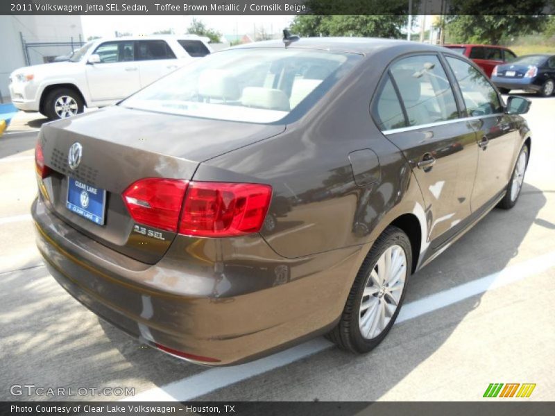 Toffee Brown Metallic / Cornsilk Beige 2011 Volkswagen Jetta SEL Sedan