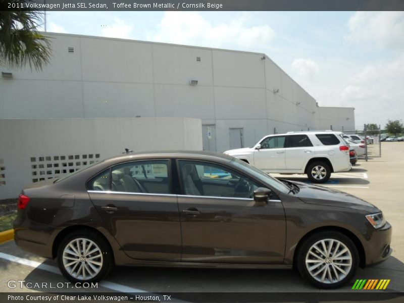 Toffee Brown Metallic / Cornsilk Beige 2011 Volkswagen Jetta SEL Sedan