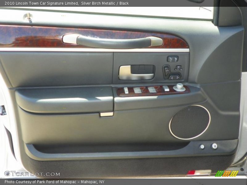 Silver Birch Metallic / Black 2010 Lincoln Town Car Signature Limited