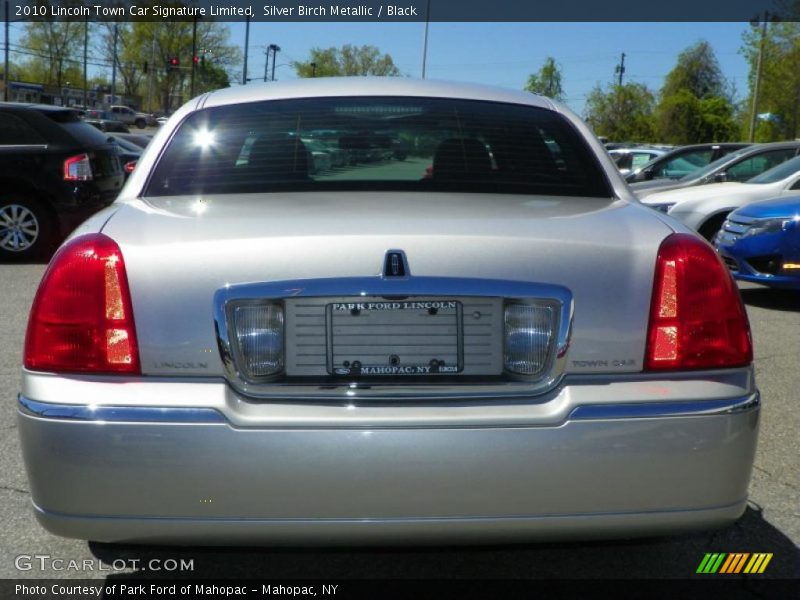 Silver Birch Metallic / Black 2010 Lincoln Town Car Signature Limited