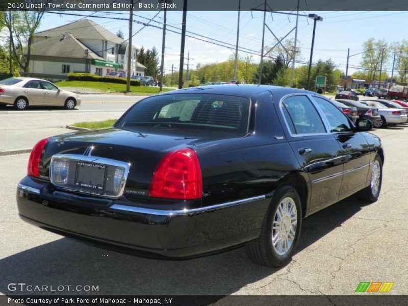 Black / Black 2010 Lincoln Town Car Continental Edition