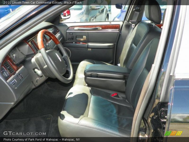 Black / Black 2010 Lincoln Town Car Continental Edition