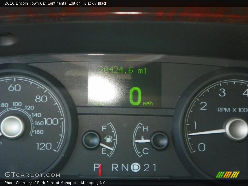 Black / Black 2010 Lincoln Town Car Continental Edition