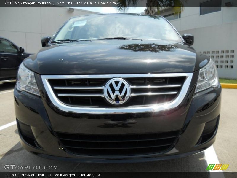 Nocturne Black Metallic / Aero Gray 2011 Volkswagen Routan SE