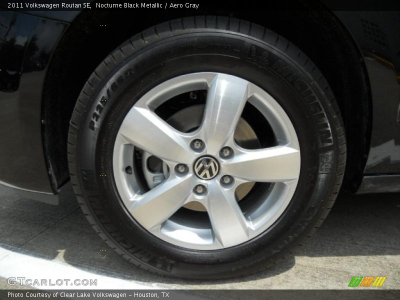 Nocturne Black Metallic / Aero Gray 2011 Volkswagen Routan SE