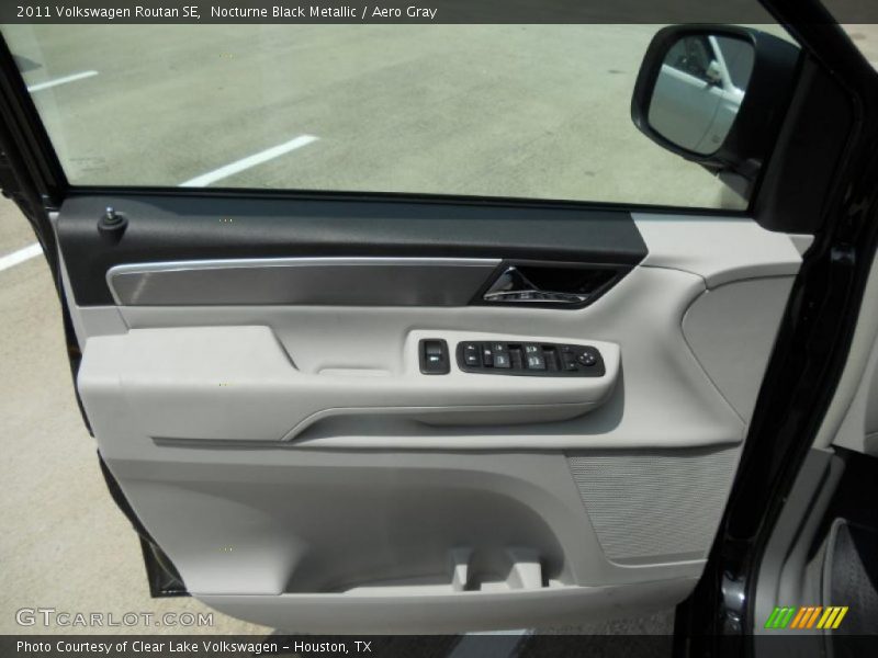 Nocturne Black Metallic / Aero Gray 2011 Volkswagen Routan SE