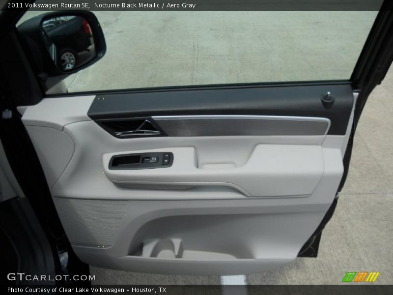 Nocturne Black Metallic / Aero Gray 2011 Volkswagen Routan SE
