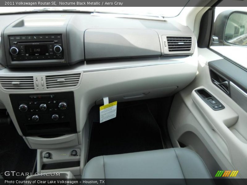 Nocturne Black Metallic / Aero Gray 2011 Volkswagen Routan SE