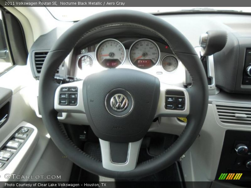 Nocturne Black Metallic / Aero Gray 2011 Volkswagen Routan SE