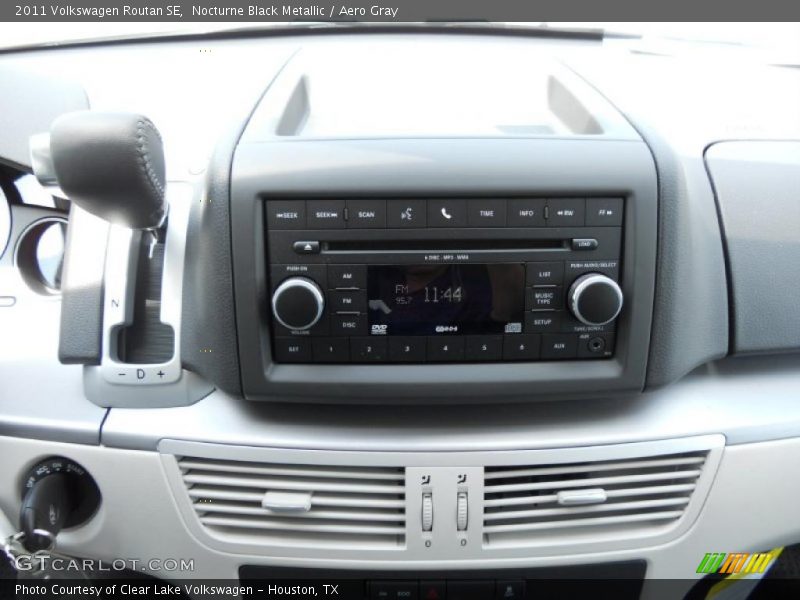 Nocturne Black Metallic / Aero Gray 2011 Volkswagen Routan SE