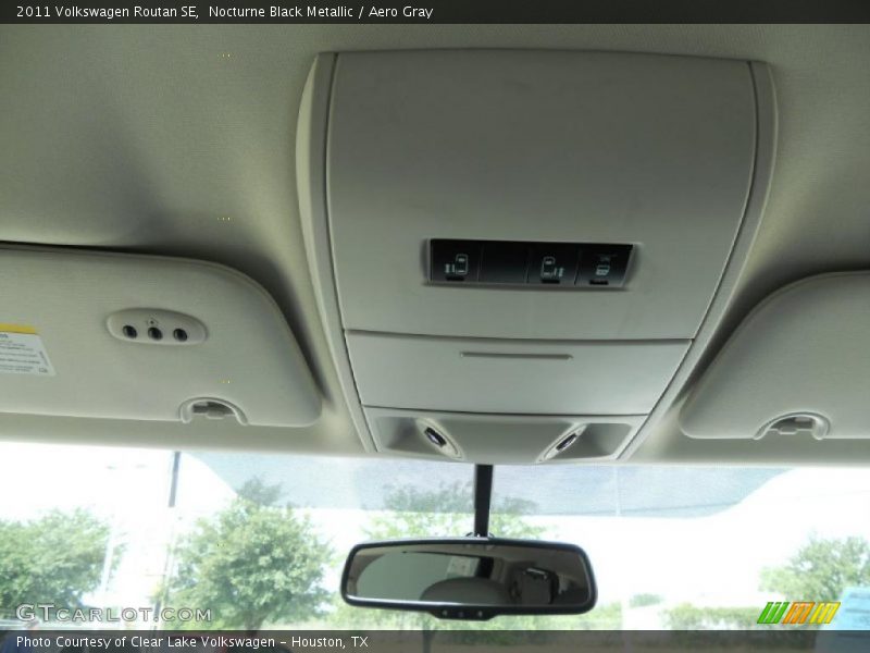 Nocturne Black Metallic / Aero Gray 2011 Volkswagen Routan SE