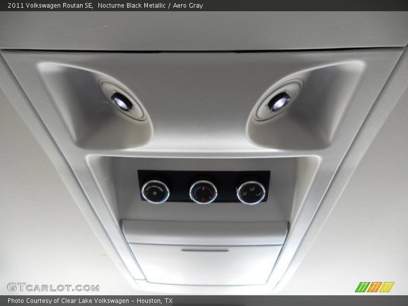 Nocturne Black Metallic / Aero Gray 2011 Volkswagen Routan SE
