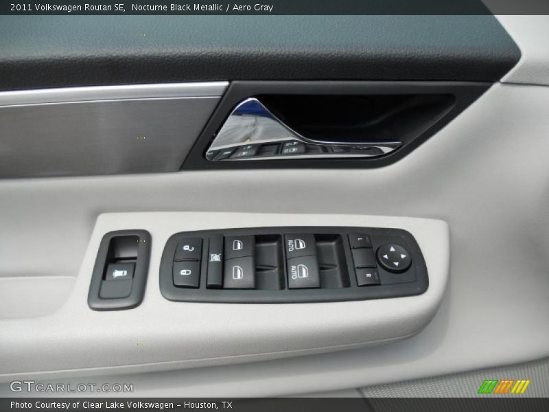Nocturne Black Metallic / Aero Gray 2011 Volkswagen Routan SE
