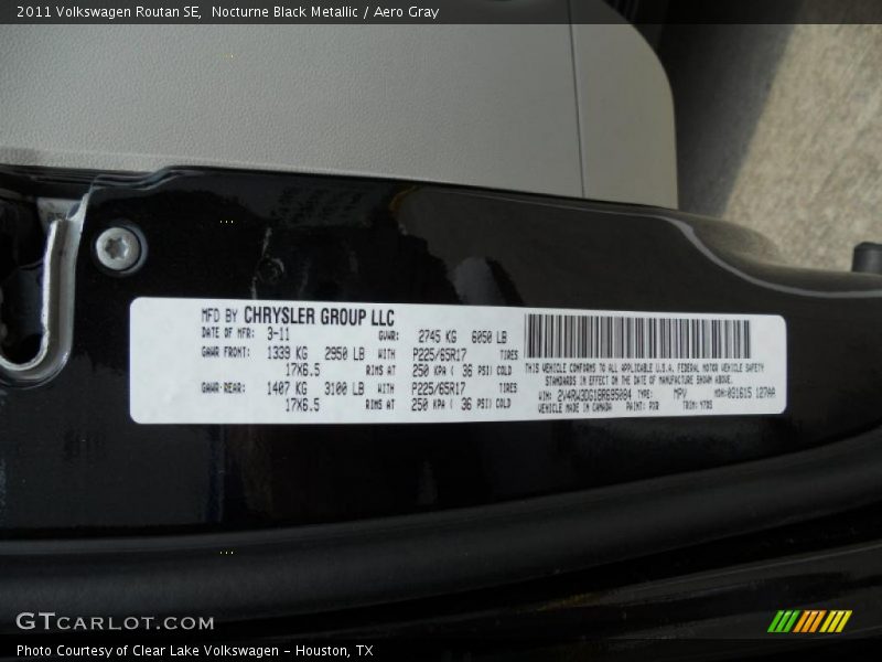 Nocturne Black Metallic / Aero Gray 2011 Volkswagen Routan SE