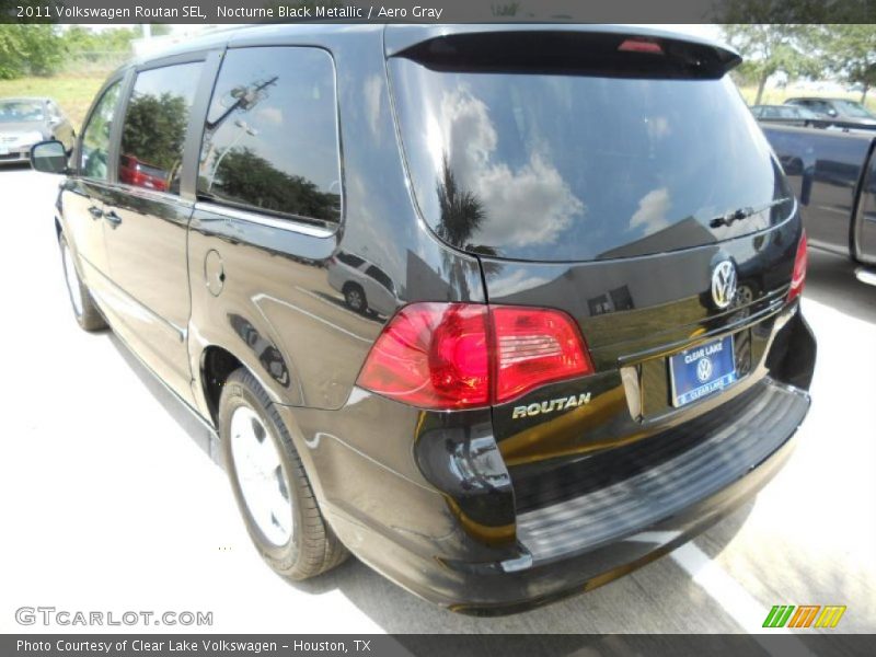 Nocturne Black Metallic / Aero Gray 2011 Volkswagen Routan SEL