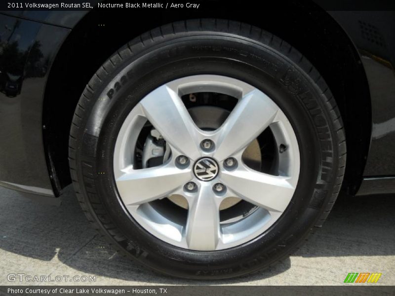 Nocturne Black Metallic / Aero Gray 2011 Volkswagen Routan SEL