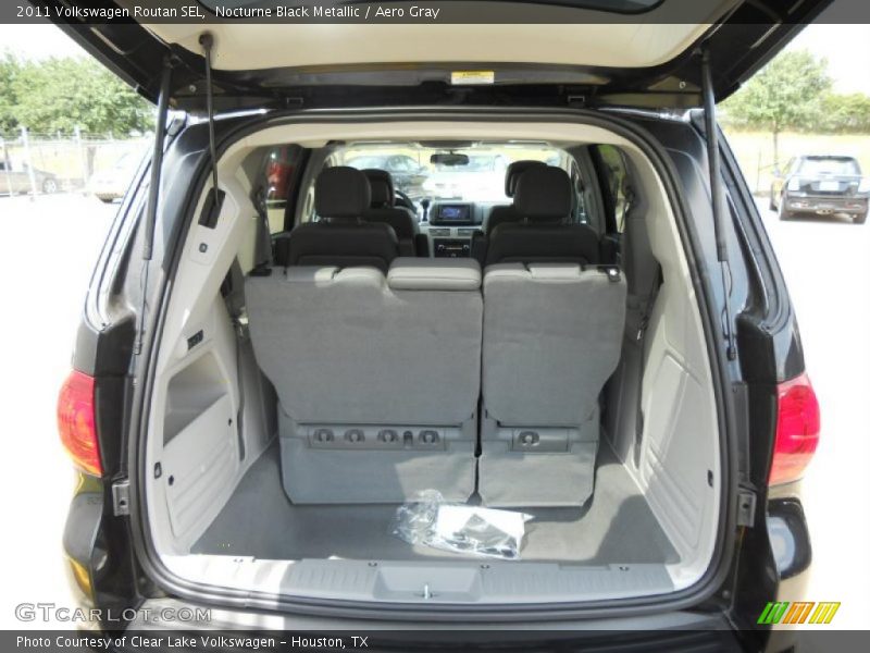 Nocturne Black Metallic / Aero Gray 2011 Volkswagen Routan SEL