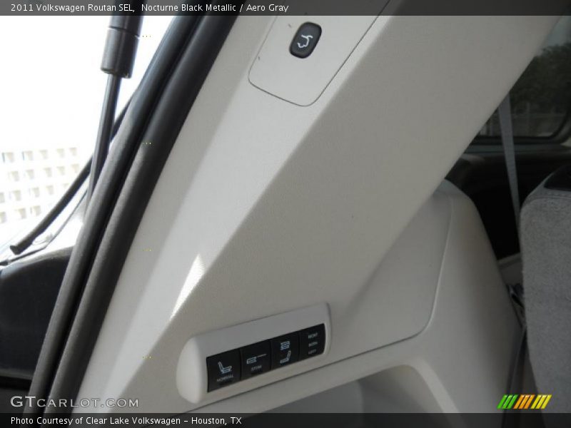 Nocturne Black Metallic / Aero Gray 2011 Volkswagen Routan SEL