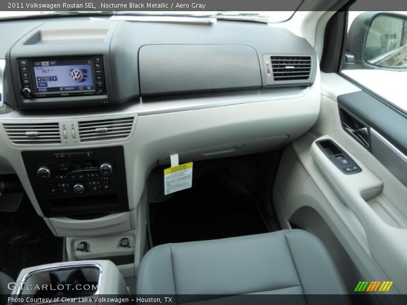 Nocturne Black Metallic / Aero Gray 2011 Volkswagen Routan SEL