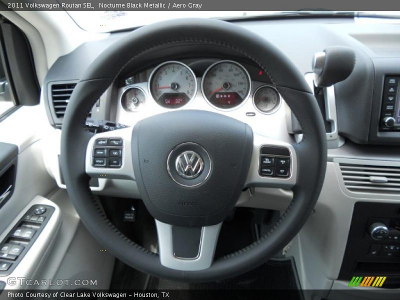 Nocturne Black Metallic / Aero Gray 2011 Volkswagen Routan SEL