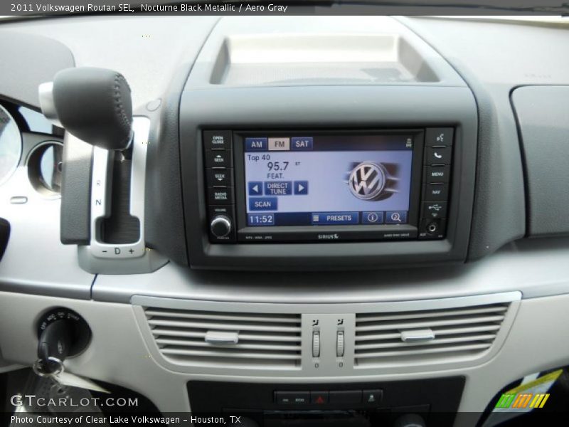 Nocturne Black Metallic / Aero Gray 2011 Volkswagen Routan SEL