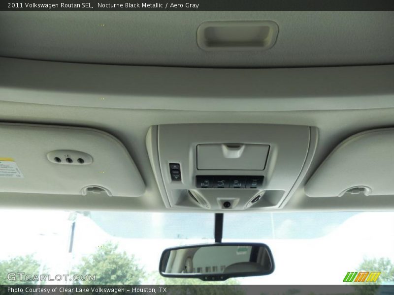Nocturne Black Metallic / Aero Gray 2011 Volkswagen Routan SEL