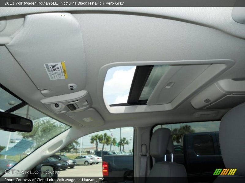 Nocturne Black Metallic / Aero Gray 2011 Volkswagen Routan SEL