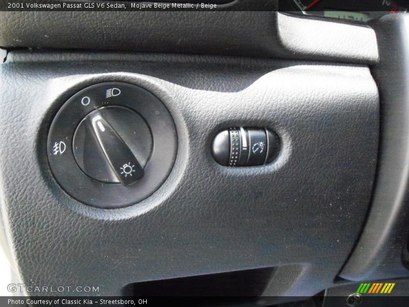 Mojave Beige Metallic / Beige 2001 Volkswagen Passat GLS V6 Sedan