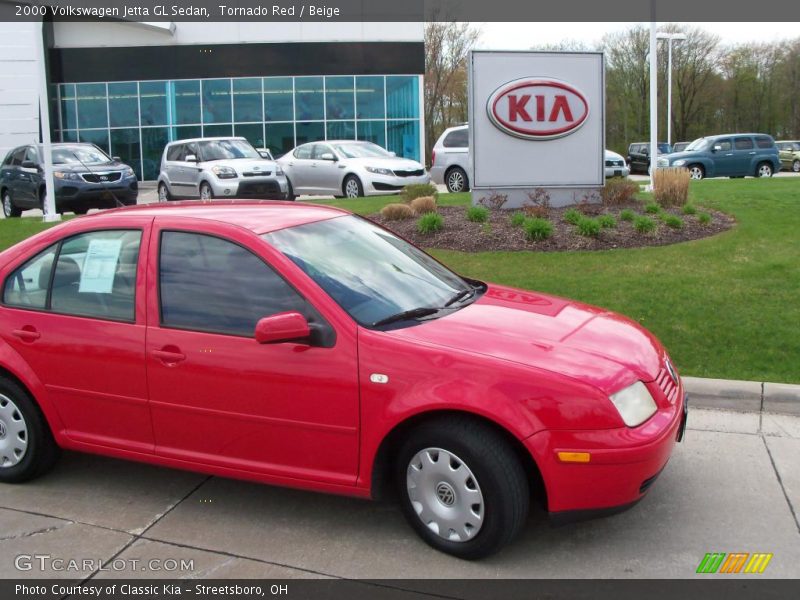 Tornado Red / Beige 2000 Volkswagen Jetta GL Sedan