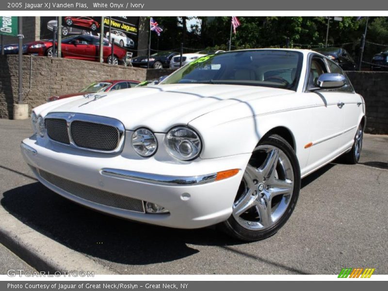 White Onyx / Ivory 2005 Jaguar XJ Vanden Plas