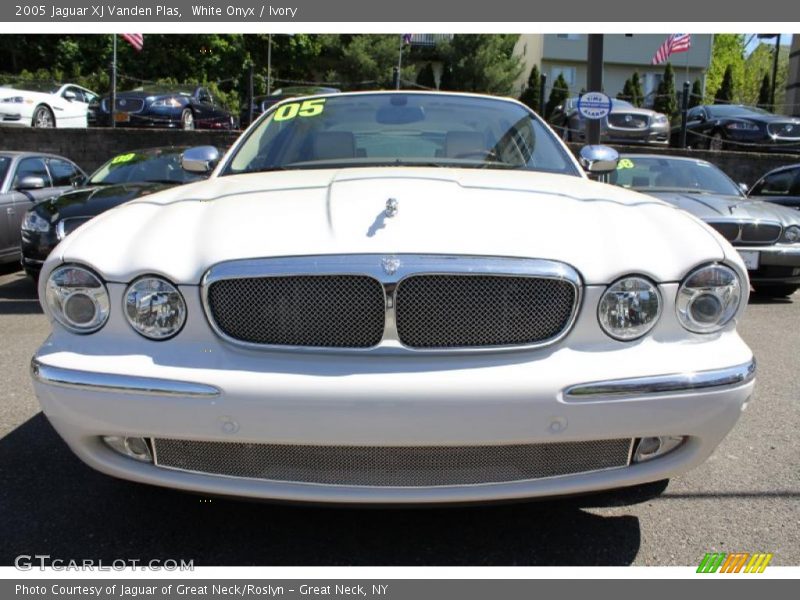 White Onyx / Ivory 2005 Jaguar XJ Vanden Plas