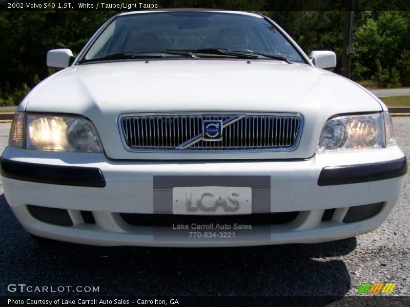 White / Taupe/Light Taupe 2002 Volvo S40 1.9T