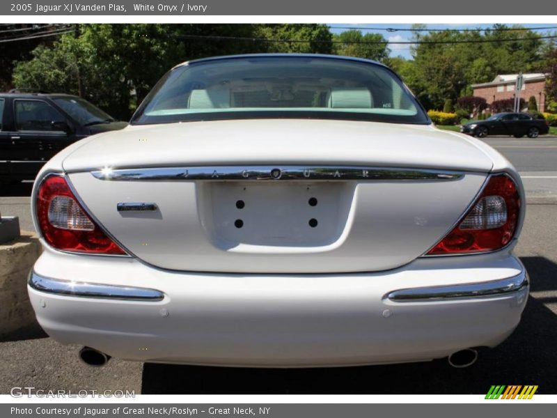 White Onyx / Ivory 2005 Jaguar XJ Vanden Plas