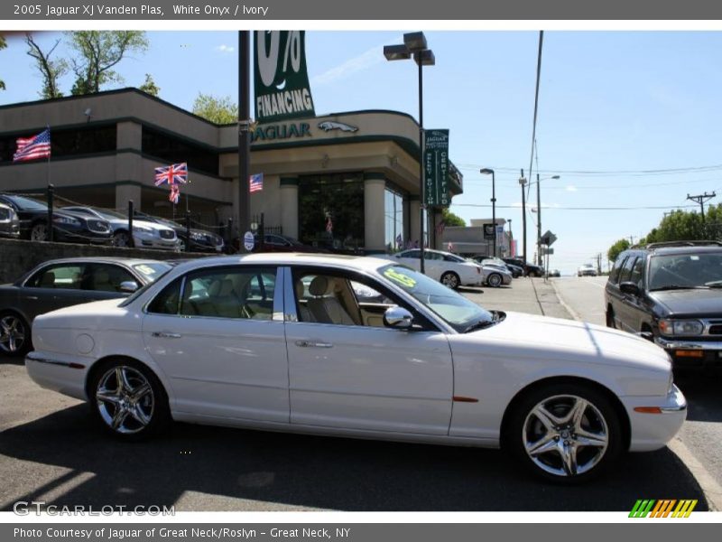 White Onyx / Ivory 2005 Jaguar XJ Vanden Plas