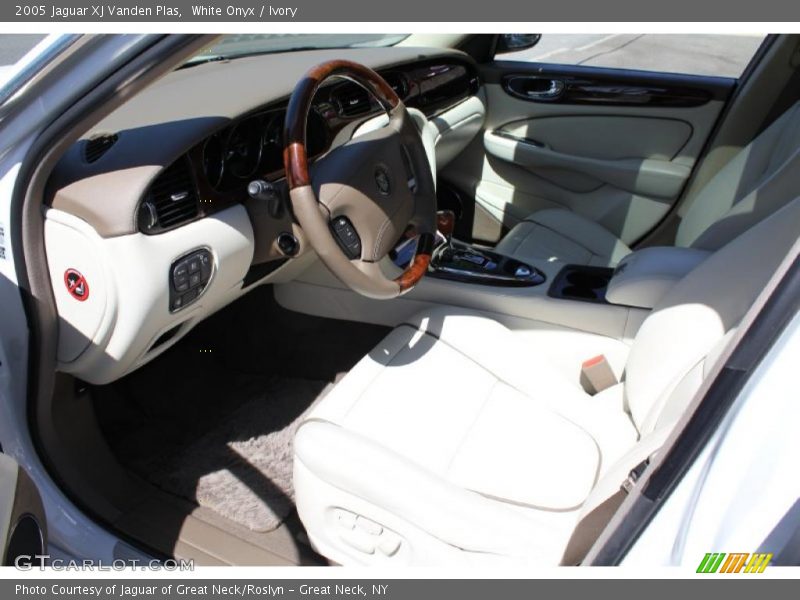 White Onyx / Ivory 2005 Jaguar XJ Vanden Plas