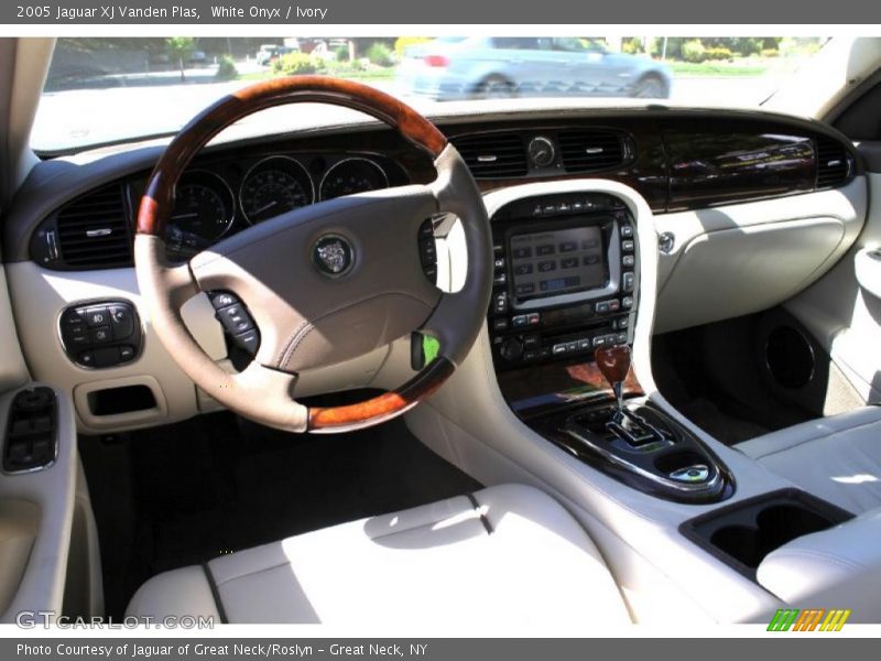 White Onyx / Ivory 2005 Jaguar XJ Vanden Plas